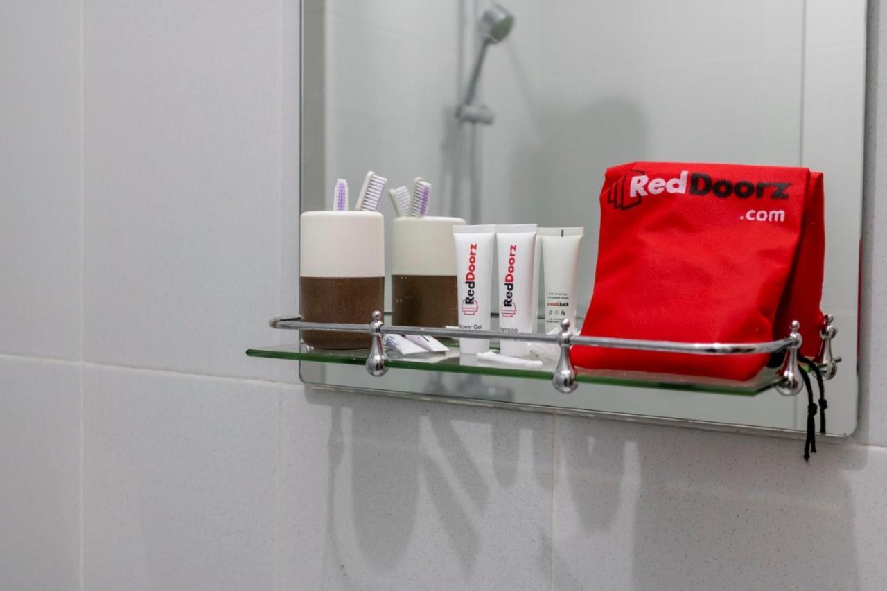 Apartment Riverview Residence Jababeka Redpartner チカラン エクステリア 写真