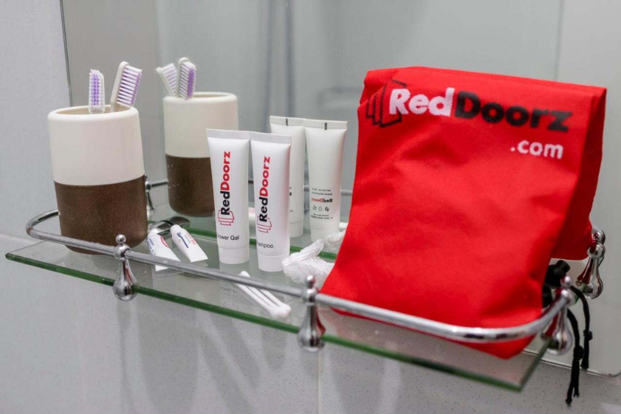Apartment Riverview Residence Jababeka Redpartner チカラン エクステリア 写真
