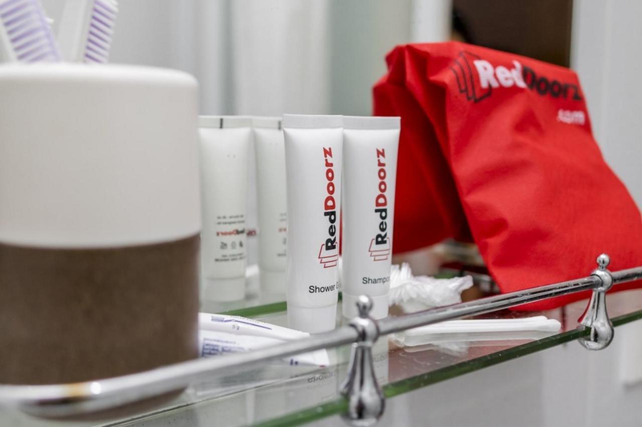 Apartment Riverview Residence Jababeka Redpartner チカラン エクステリア 写真